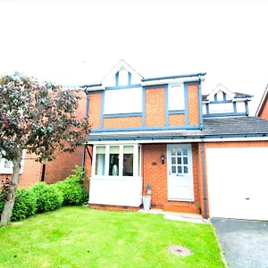 Holiday home - Warmsworth - Great Customer Feedback - 3 Bed Detached House - Private Garden & Parking Garage - Quiet Cul De Sac Location - Dog Friendly - Fast Wifi - Close To Motorway Access, Doncaster
